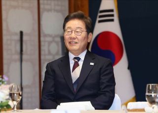 與 "국민의힘, 혁신 없이 李 비난만…尹이 망가뜨린 위상 복원시킬까 두렵나"